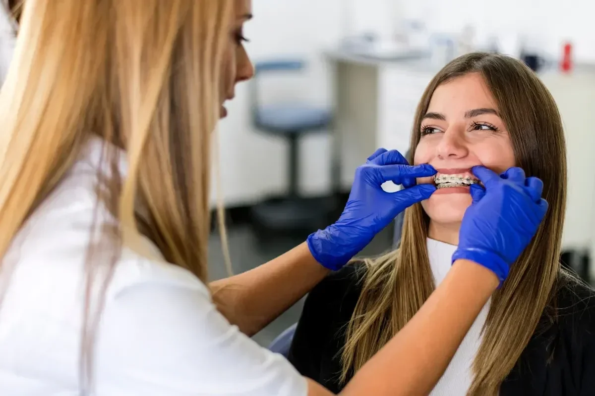 Douleurs cervicales ou dorsales : quel rôle peut jouer l’orthodontie ?